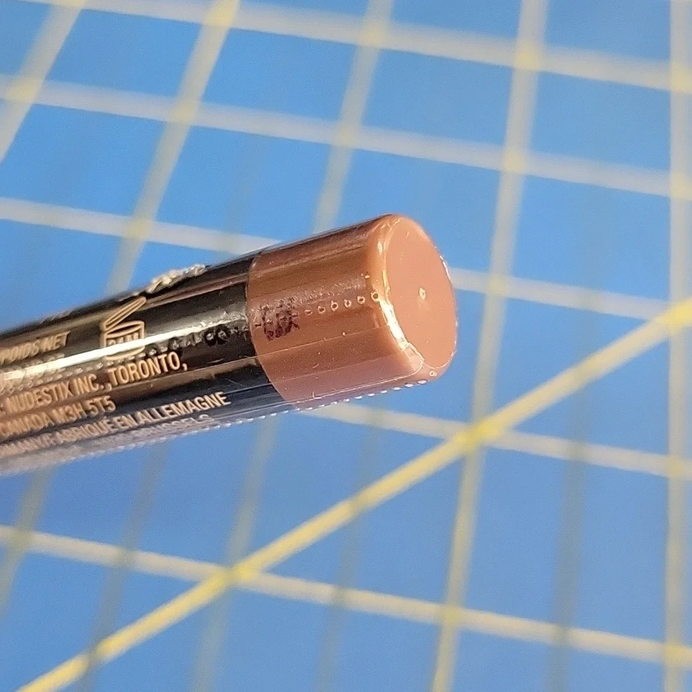 Nudestix Magnetic Matte Eye Color in Fig 2.5g New Sealed Tube 2.5g